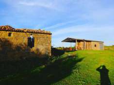 Foto Azienda agricola a soli 6km da Pitigliano, 24km dalle Terme di Saturnia, 12km dalle Terme di Sorano. La propriet  comprende circa 25 ettari di terreno