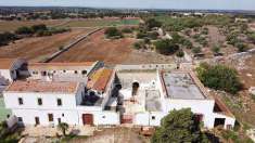 Foto Azienda agricola in Vendita, pi di 6 Locali, pi di 6 Camere, 6