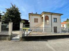 Foto Azzate  Villetta singola con giardino privato  285.000  Libera subito