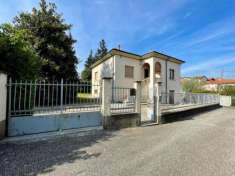 Foto Azzate  Villetta singola con giardino privato  285.000  Libera subito