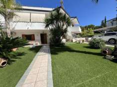 Foto BARI - CORSO DE GASPERI, VILLA BIFAMILIARE CON PISCINA