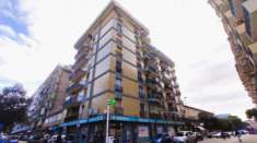 Foto Bari (San Pasquale alta),via Re David. Libero. Grande 7 camere accessoriato con tripli ingressi.
