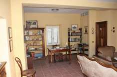 Foto Baschi - vendesi appartamento al primo piano  con balcone completato da un locale indipednente al piano terra