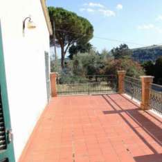 Foto Baschi - vendesi propriet  indipendente da ristrutturare con grande terrazza garage e cantina
