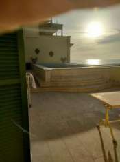 Foto Bellissimo attico con terrazza panoramica di 50 mq corredata da grande vasca/idromassaggio. L'attico rifinito in
pregiatissimo marmo si compone di 2 c