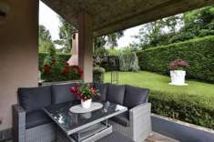 Foto BERNAREGGIO - villa a schiera di testa con ampio giardino privato