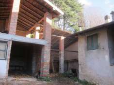 Foto Besozzo - casa con giardino da ristrutturare