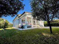 Foto BIFAMILIARE di 13 vani e di 300 mq (PIETRASANTA) rif. 107