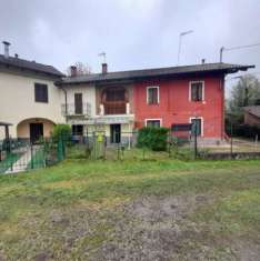 Foto Bifamiliare immersa nel verde collinare