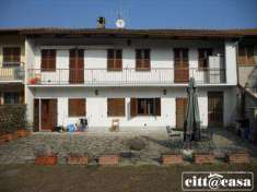 Foto BIFAMILIARE in Vendita, pi di 6 Locali, 200 mq, CHIVASSO