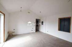 Foto BIFAMILIARE in Vendita, pi di 6 Locali, 250 mq, POVEGLIANO