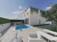 Foto Bifamiliari con Piscina