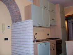 Foto Bilocale con balcone e box. Viene venduto AFFITTATO ideale come investimento.