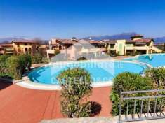 Foto Bilocale con piscina vicino al lago!