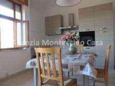 Foto Bilocale Panoramico con Vista sul Porticciolo e Ampi Spazi Condominiali