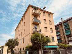 Foto Bologna Via Calzolari appartamento trilocale 4 piano