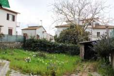 Foto Bolsena - vendesi abitazione indipendente gi  divisa in due appartamenti indipendenti con giardino e terrazza.