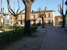 Foto BORGO S LORENZO FONDO MQ 320 VETRINE STRADA