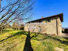 Foto Borgo San Lorenzo - Panoramica colonica con giardino