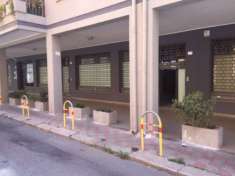 Foto Cagliari Centro Locale Commerciale con 6 vetrine su strada principale