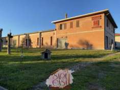 Foto CAPANNONE DI CIRCA 185 mq e  CORTE ESCLUIVA DI 400 mq