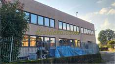 Foto Capannone in Vendita, pi di 6 Locali, 570 mq, Castelletto sopra