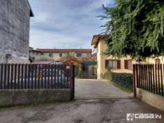 Foto CAPRIATE SAN GERVASIO - MAGAZZINO E BOX: Immobile ad uso magazzino posto al piano seminterrato di un condominio nella zona di San Gervasio. Locale di
