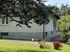 Foto Carate Brianza  villa bifamiliare con grande giardino e possibilit  di ampliamento fino a 704 mq