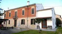 Foto CASA ACCOSTATA, patronale di testa (su due piani), libera su 3 lati.