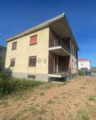 Foto Casa bifamiliare in vendita su 4 lati