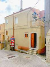 Foto Casa cielo terra con terrazzo e balconi panoramici a Castelbottaccio -Rif.:AG173