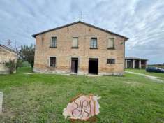 Foto Casa colonica con proservizi e corte esclusica