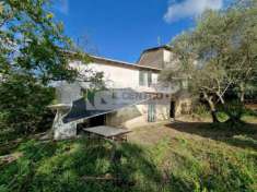 Foto casa contadina con terreno