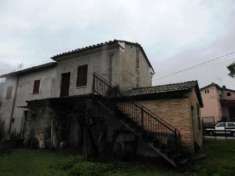 Foto Casa da ristrutturare con giardino privato a Erbabigia di Narni
