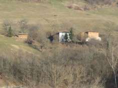 Foto Casa di campagna con stalla, forno e terreni