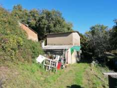 Foto Casa di campagna in strada moncioni