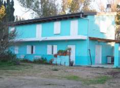 Foto Casa in campagna su due livelli con terreno.