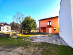 Foto Casa in linea con scoperto