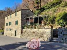 Foto CASA IN SASSO CON PICCOLA PORZIONE DI CORTE E TERRAZZO
