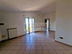Foto Casa indipendente con terreno e cantine