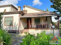 Foto Casa indipendente con terreno in vendita a Colli Via Campolato