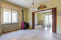 Foto Casa indipendente con un versatile garage/magazzino a Lugo