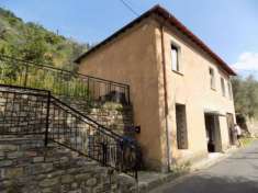 Foto Casa indipendente DA RISTRUTTURARE 140 mq  in Vendita a TORRIA, CON PICCOLO GIARDINO frazione di Chiusanico