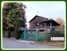 Foto Casa indipendente da ristrutturare con giardino di circa 1000 mq