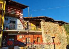 Foto Casa indipendente di 100 m con 3 locali e posto auto in vendita a Castellamonte