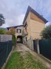 Foto Casa indipendente di 100 m con 3 locali in vendita a Bisuschio