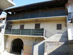 Foto Casa indipendente di 107 m con 4 locali e box auto in vendita a Varallo Pombia