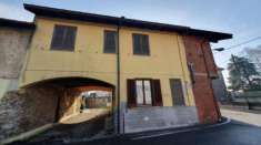 Foto Casa indipendente di 135 m con 5 locali e box auto in vendita a Divignano