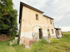Foto Casa indipendente di 240 m con pi di 5 locali e box auto in vendita a Forl