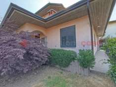 Foto Casa indipendente di 250 m con pi di 5 locali e box auto in vendita a Borgo Ticino